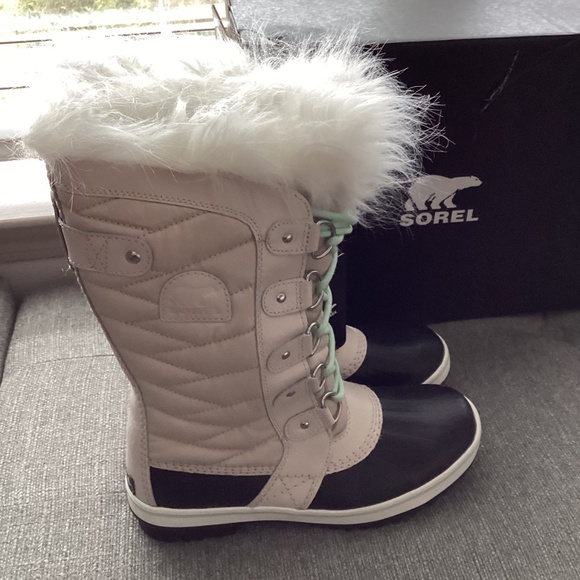 SOREL 'Tofino II' Faux Fur Lined Waterproof Boot (Women) 8M - Picture 11 of 12